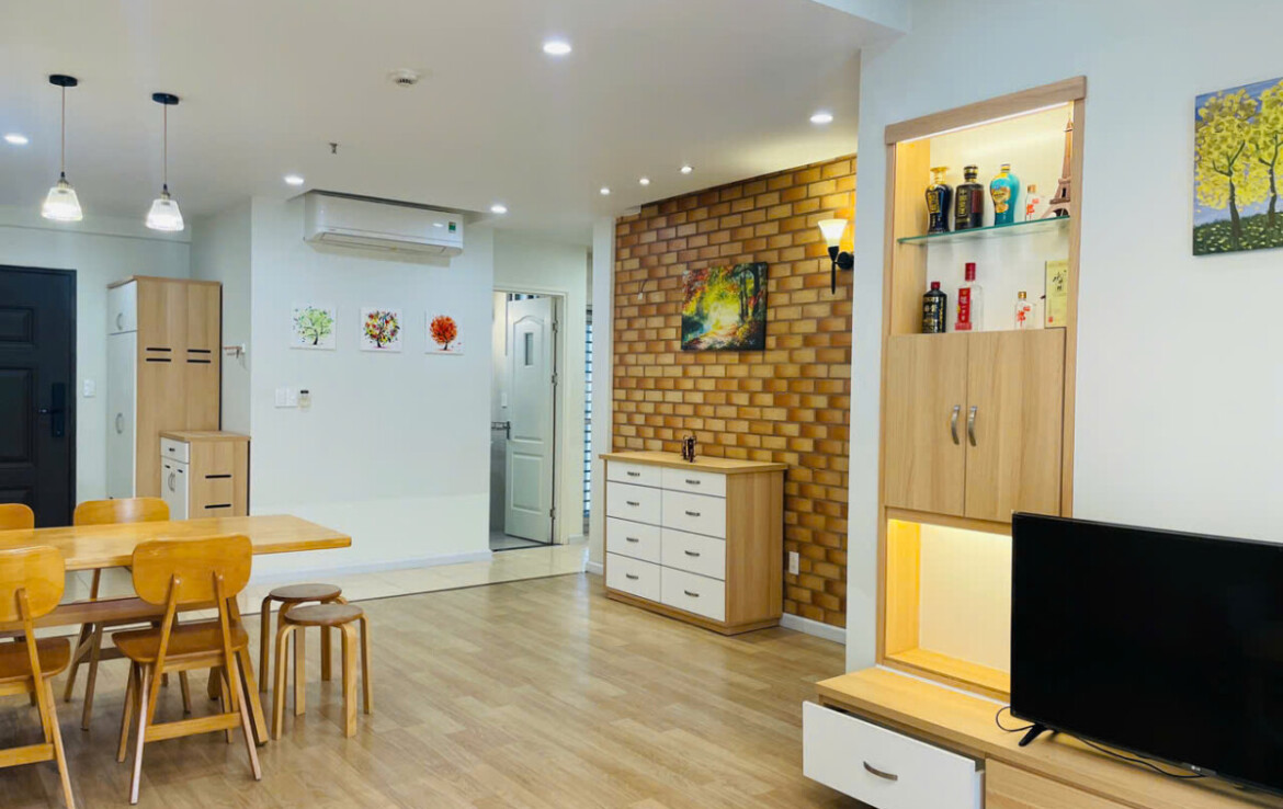 phong khach can ho can ban 2 1170x738 - Gía bán trước Tết căn hộ 77m2, chung cư Scenic Valley 1, 02pn, 7.550 tỷ, nhà có hợp đồng thuê 18tr500/tháng.