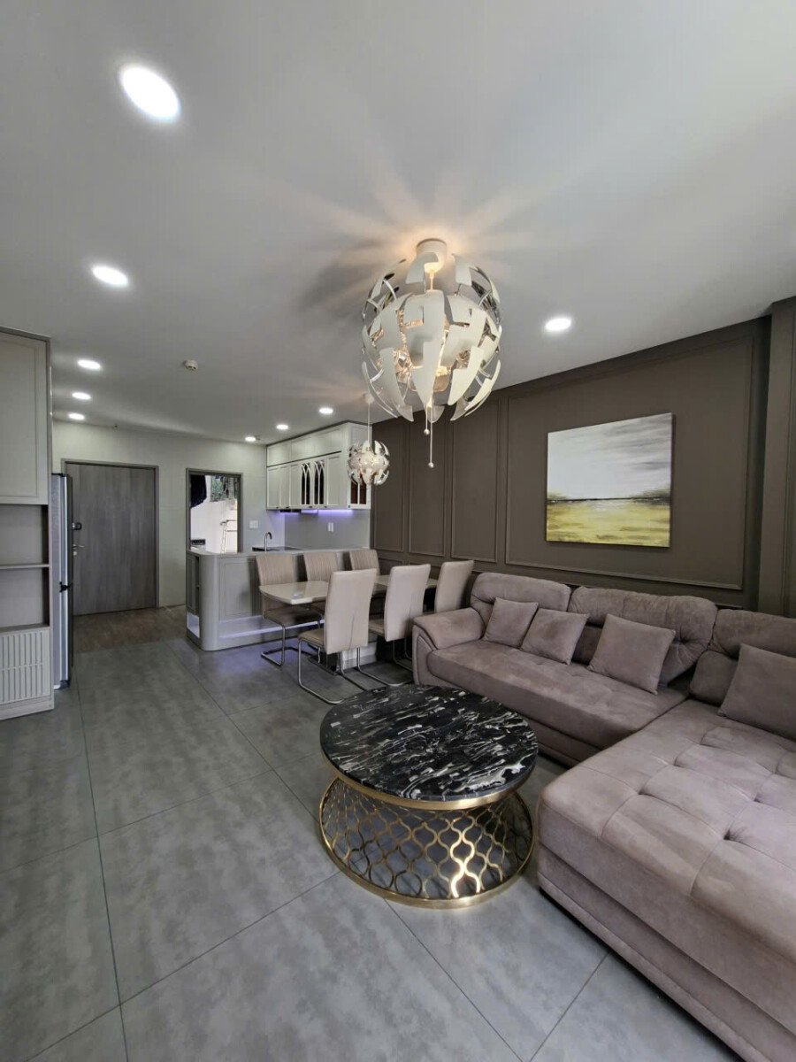phong khach can ho cao cap - Cho thuê căn hộ Saigon South Residence. DT 104m2 Nội thất cao cấp- 3 phòng ngủ-2wc- View trực diện hồ bơi- Giá 26 Triệu/Tháng