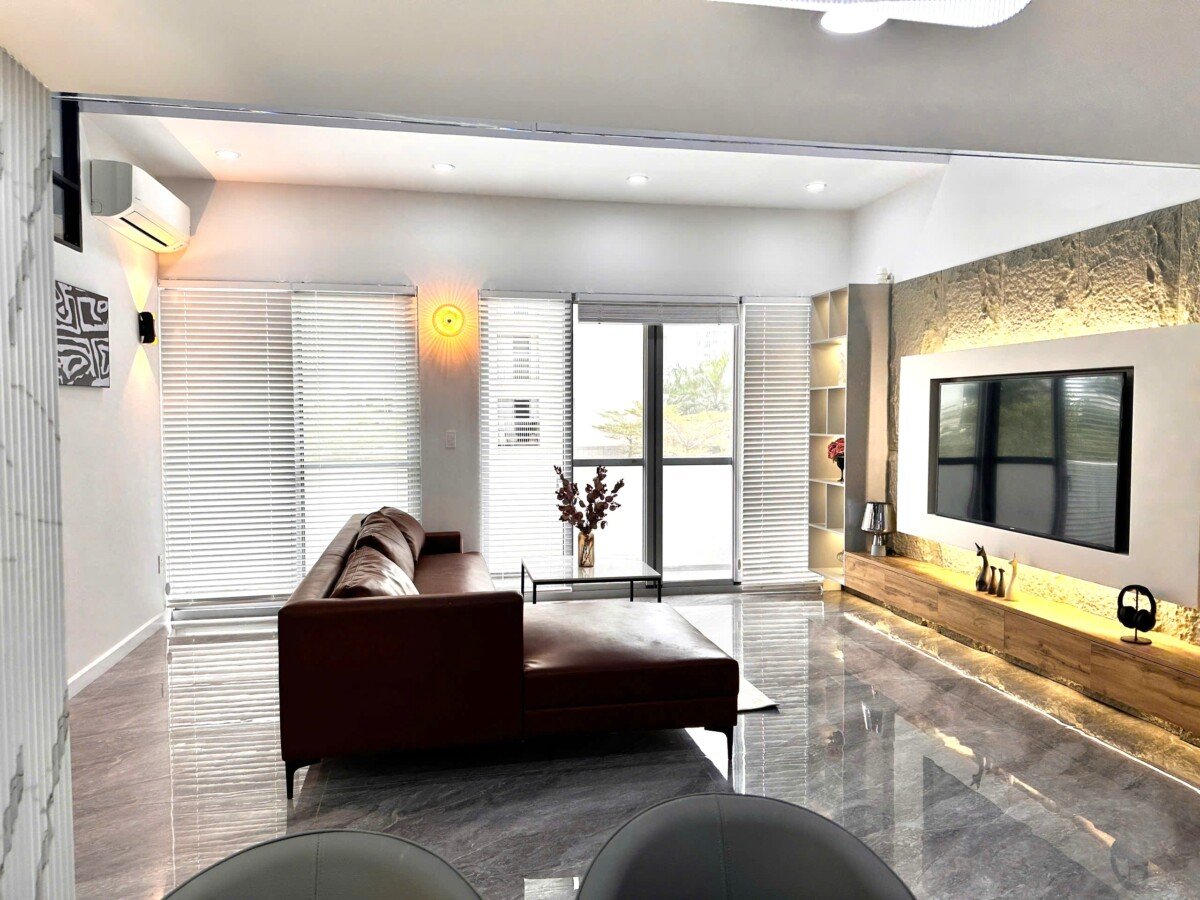 phong khach can ho cho thue 13 - Giá mua bán căn hộ Duplex 4pn tòa A chung cư Scenic Valley 1 phường Tân Mỹ T1/2026