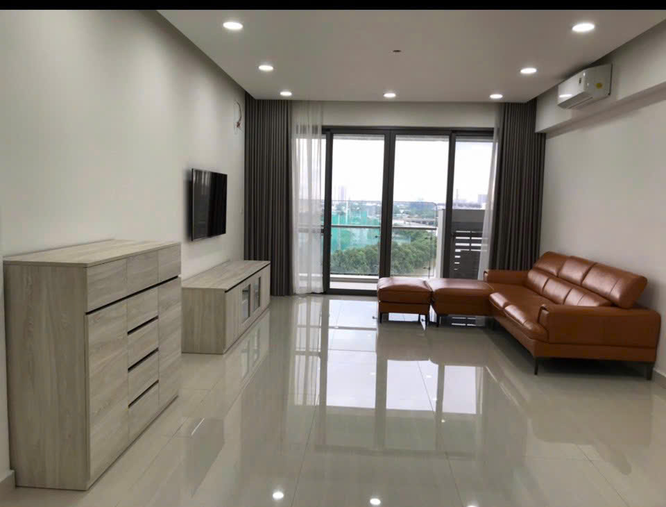 phong khach can ho cho thue 2 - Giá cho thuê căn hộ 3pn số 06 tòa B chung cư Riverpark Premier phường Tân Hưng T1/2026