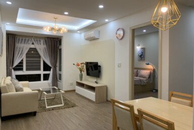 phong khach can ho cho thue sky garden 3 1 385x258 - Cho thuê căn hộ đẹp tại Sky Garden 3. DT 68m2 Lầu cao- thiết kế 2 Phòng ngủ-2wc- Nội thất như hình- Giá 16 Triệu/Tháng