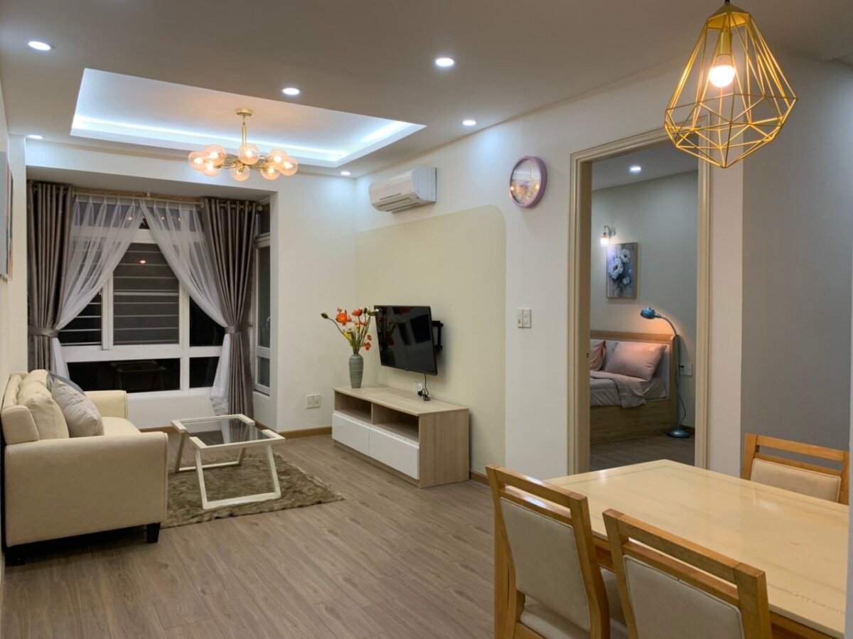 phong khach can ho cho thue sky garden 3 1 - Cho thuê căn hộ đẹp tại Sky Garden 3. DT 68m2 Lầu cao- thiết kế 2 Phòng ngủ-2wc- Nội thất như hình- Giá 16 Triệu/Tháng