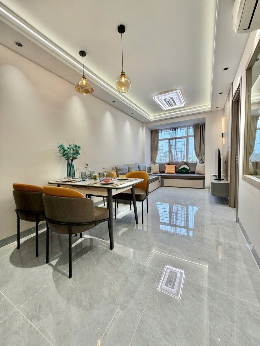 phong khach can ho dep sky garden 3 2 - Bán căn hộ đẹp tại Sky Garden 3. DT 56m2 Nhà mới 100% Thiết kế 2 Phòng ngủ-1wc View quận 1 rất đẹp- Giá 5.380 Tỷ