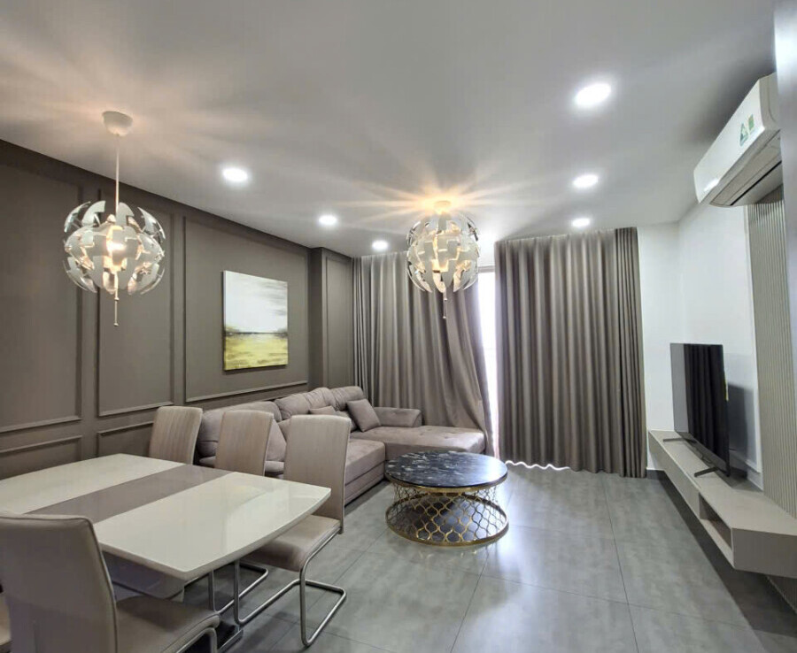 phong khach cho thue 900x738 - Cho thuê căn hộ Saigon South Residence. DT 104m2 Nội thất cao cấp- 3 phòng ngủ-2wc- View trực diện hồ bơi- Giá 26 Triệu/Tháng