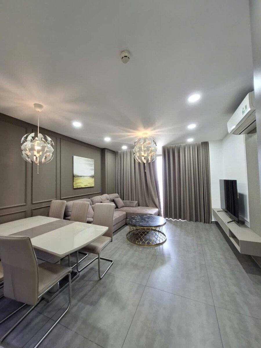 phong khach cho thue - Cho thuê căn hộ Saigon South Residence. DT 104m2 Nội thất cao cấp- 3 phòng ngủ-2wc- View trực diện hồ bơi- Giá 26 Triệu/Tháng