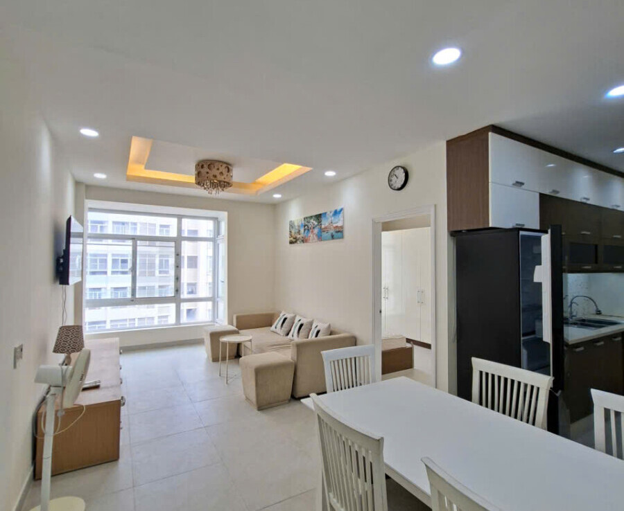 phong khach rong can ho cho thuesky garden 3 4 900x738 - Cho thuê căn hộ đẹp tại Sky Garden 3. DT 68m2 Nhà đẹp-lầu cao- Nội thất đầy đủ-View nam- Giá 17 Triệu/Tháng