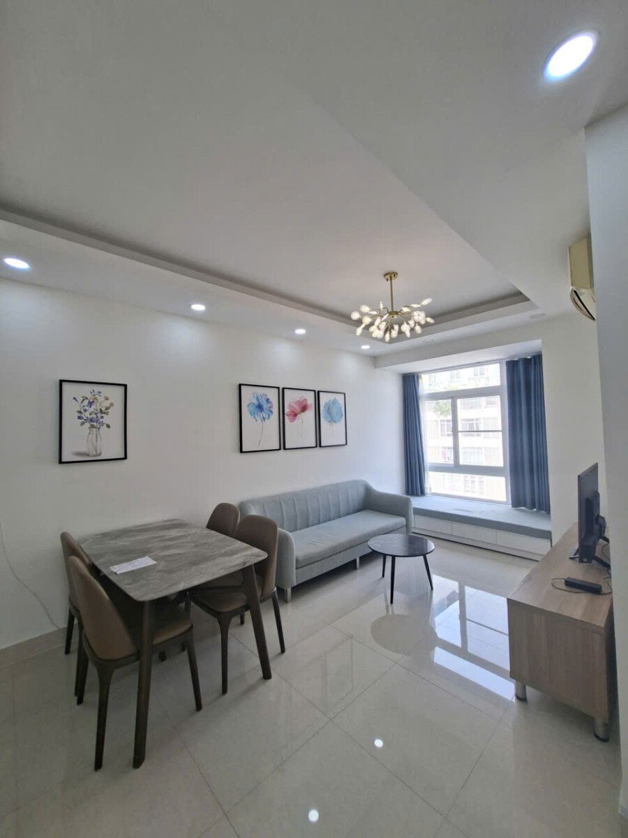 phong khach rong rai - Cho thuê căn hộ Sky Garden 3. DT 72m2 Thiết kế 3 Phòng ngủ-2wc- Lầu cao- Nội thất đầy đủ- Giá 19 Triệu/Tháng