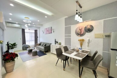 phong khach trong can ho can ban sky garden 2 385x258 - Hạ giá bán nhanh trước Tết căn hộ 71m2, chung cư Sky Garden 2, 02pn, giá 5.1 tỷ, nội thất đầy đủ.