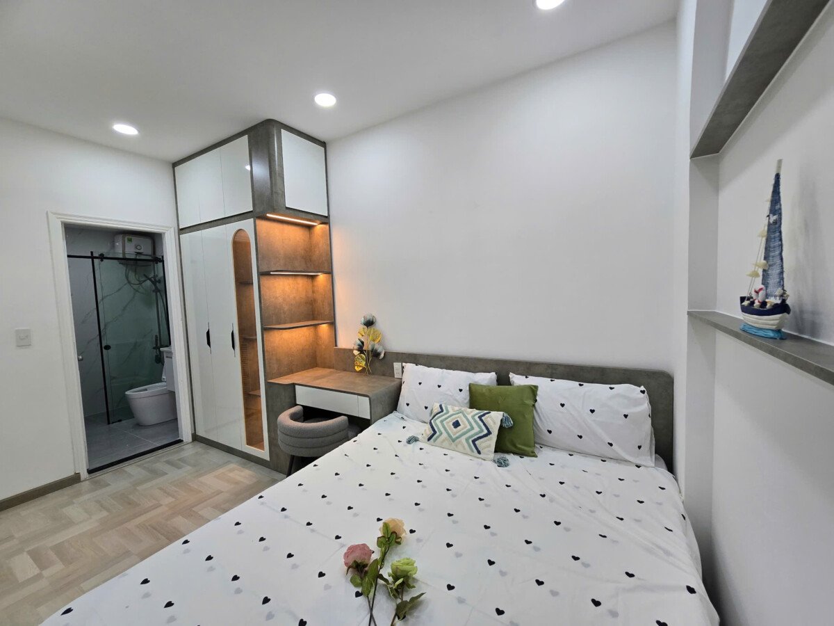 phong ngu 1 can ho cho thue sky garden 2 17 - Cho thuê căn hộ đẹp tại Sky Garden 2. DT 81m2 Thiết kế 3 Phòng ngủ-2wc- Nội thất mới- Lầu cao- Giá 22 Triệu/Tháng