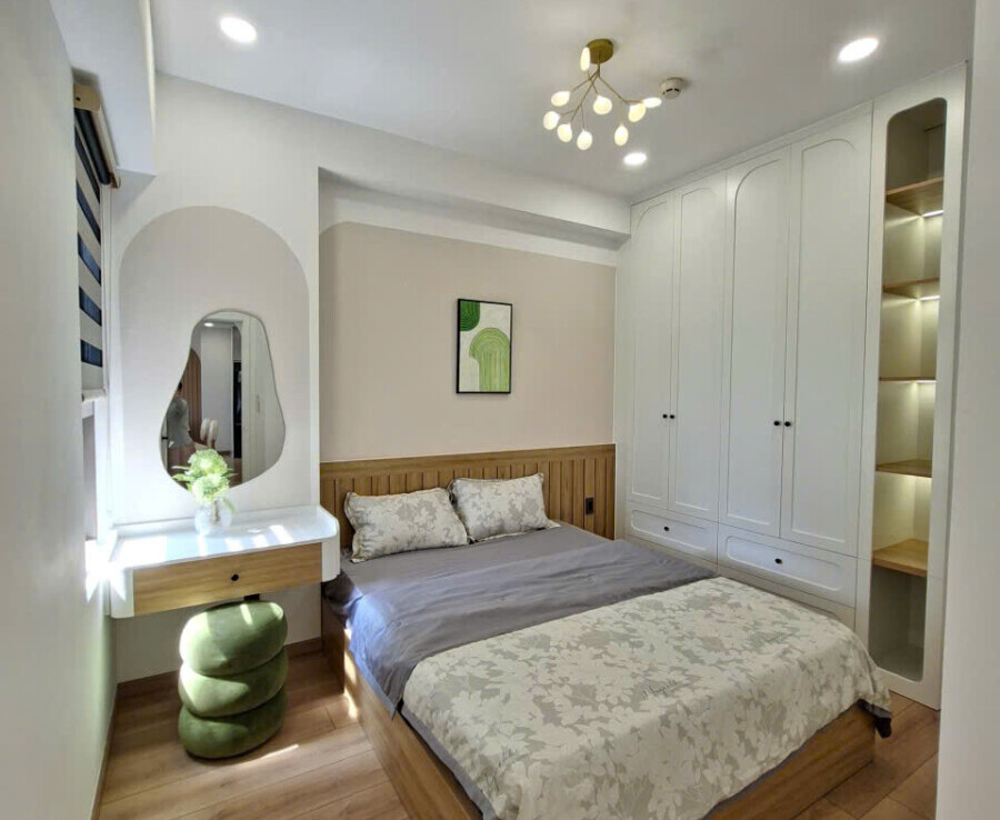 phong ngu 2 can ban 900x738 - Bán trước tết căn hộ Saigon South Residences. DT 75m2 Nhà đẹp-Lầu cao- 2 phòng-2wc- Nội thất như hình- Giá 6.490 Tỷ