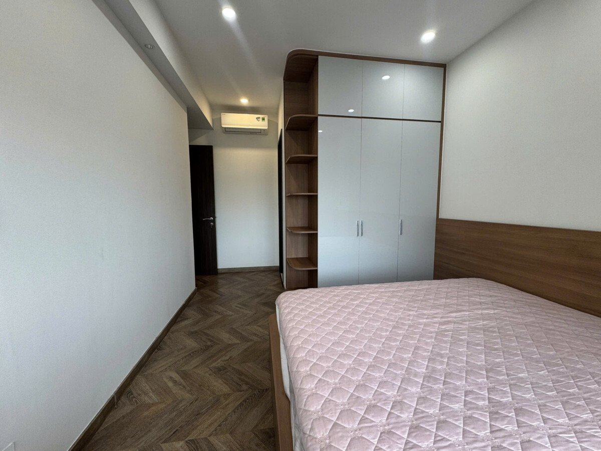 phong ngu can ho can cho thue 4 - Cho thuê căn hộ chung cư Midtown The Peak, 02pn, giá 1.300usd/tháng, nội thất đầy đủ.