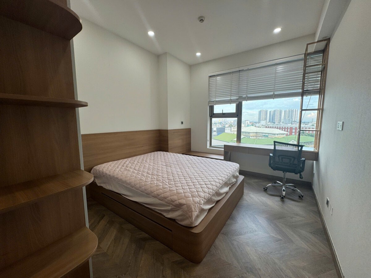 phong ngu can ho cho thue 8 - Cho thuê căn hộ chung cư Midtown The Peak, 02pn, giá 1.300usd/tháng, nội thất đầy đủ.