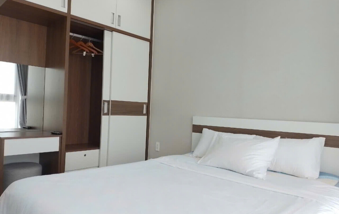 phong ngu chinh can ho ban 1 1170x738 - Bán căn hộ chung cư Scenic Valley 1, 71m2, 02pn, giá 6.650 tỷ, nội thất đầy đủ, view Đông Nam.