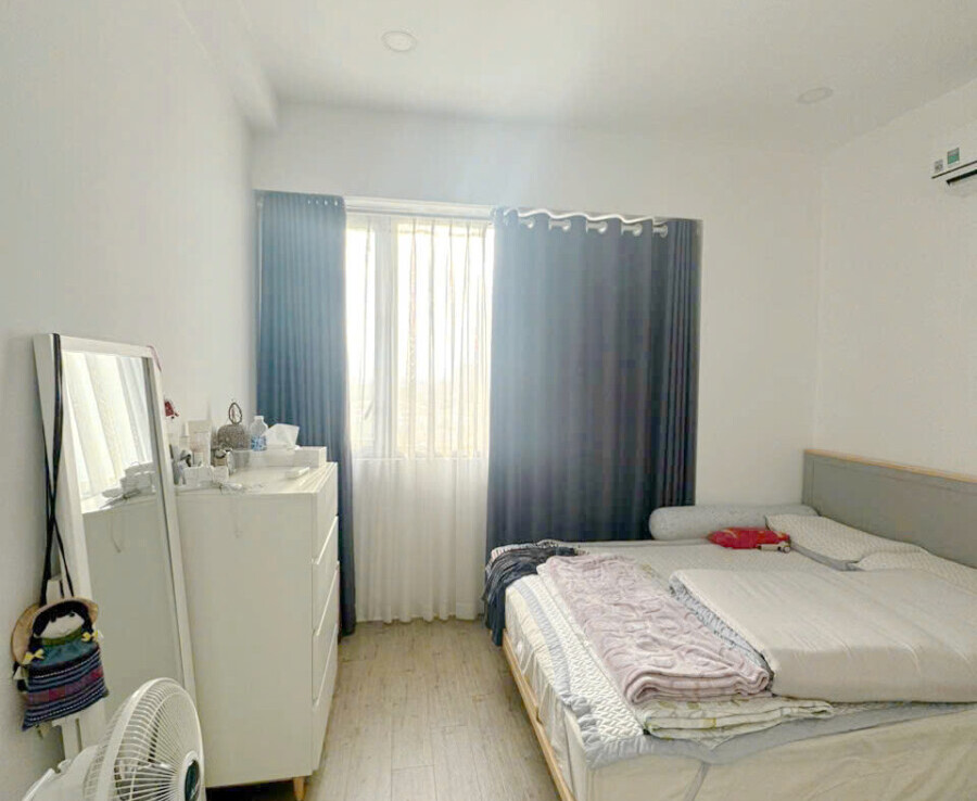 phong ngu chinh can ho ban 3 900x738 - Bán gấp căn hộ 2pn tòa C lầu cao, view biệt thự, có ô xe chung cư Hưng Phúc Happy Residence giá 8 tỷ