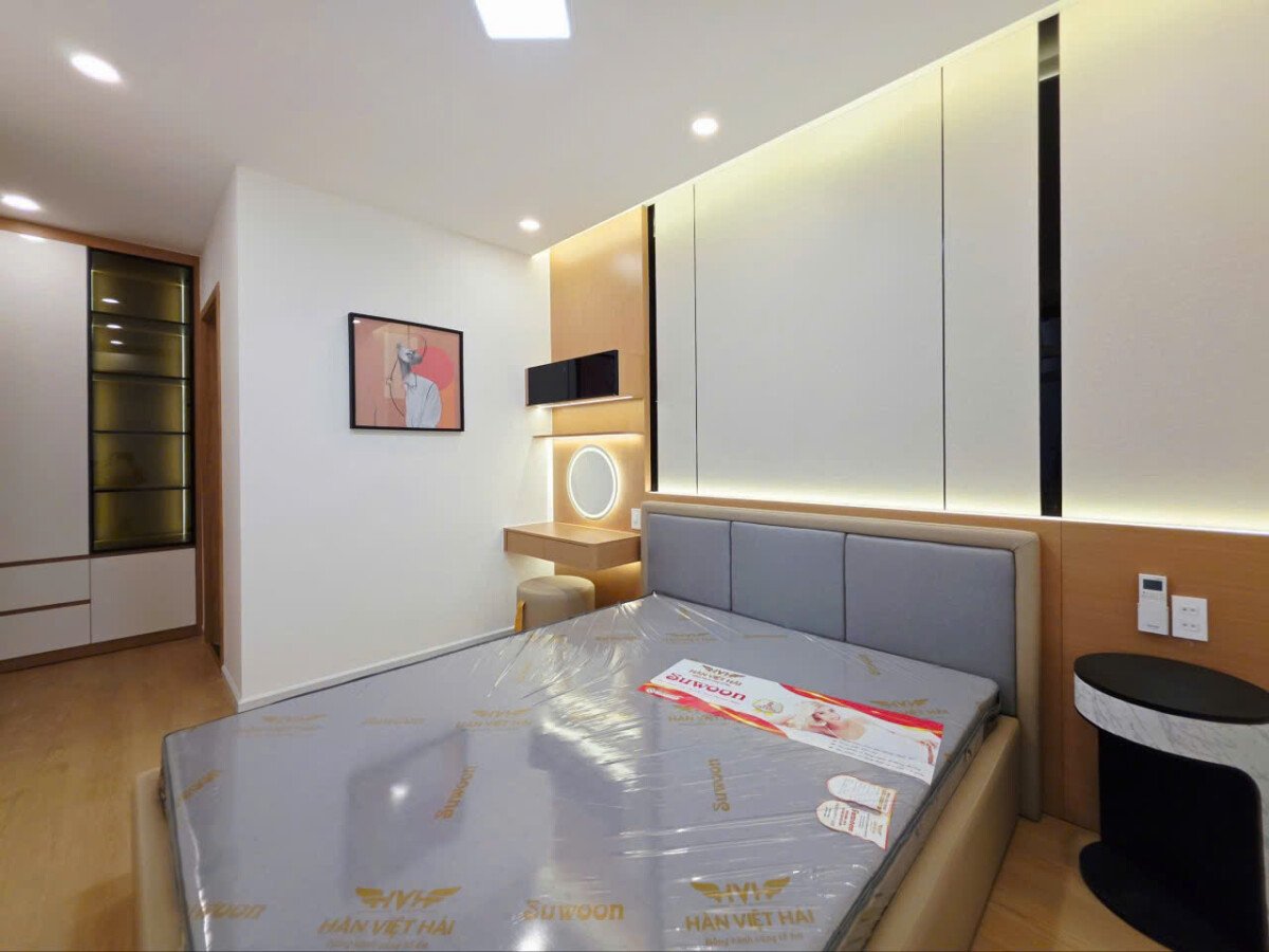 phong ngu chinh rong rai - Bán căn hộ Sky Garden 3. DT 70m2 Nhà đẹp- Mới Decor- Nội thất mới 100%- 3 Phòng ngủ-2wc- Lầu cao- Giá 6.490 Tỷ