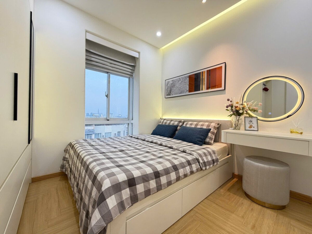 phong ngu co view dinh - Bán căn hộ Sky Garden 3. DT 56m2 Thiết kế 2 phòng ngủ-1wc View quận 1- Nhà đẹp- view đẹp- Giá bán 5.380 Tỷ