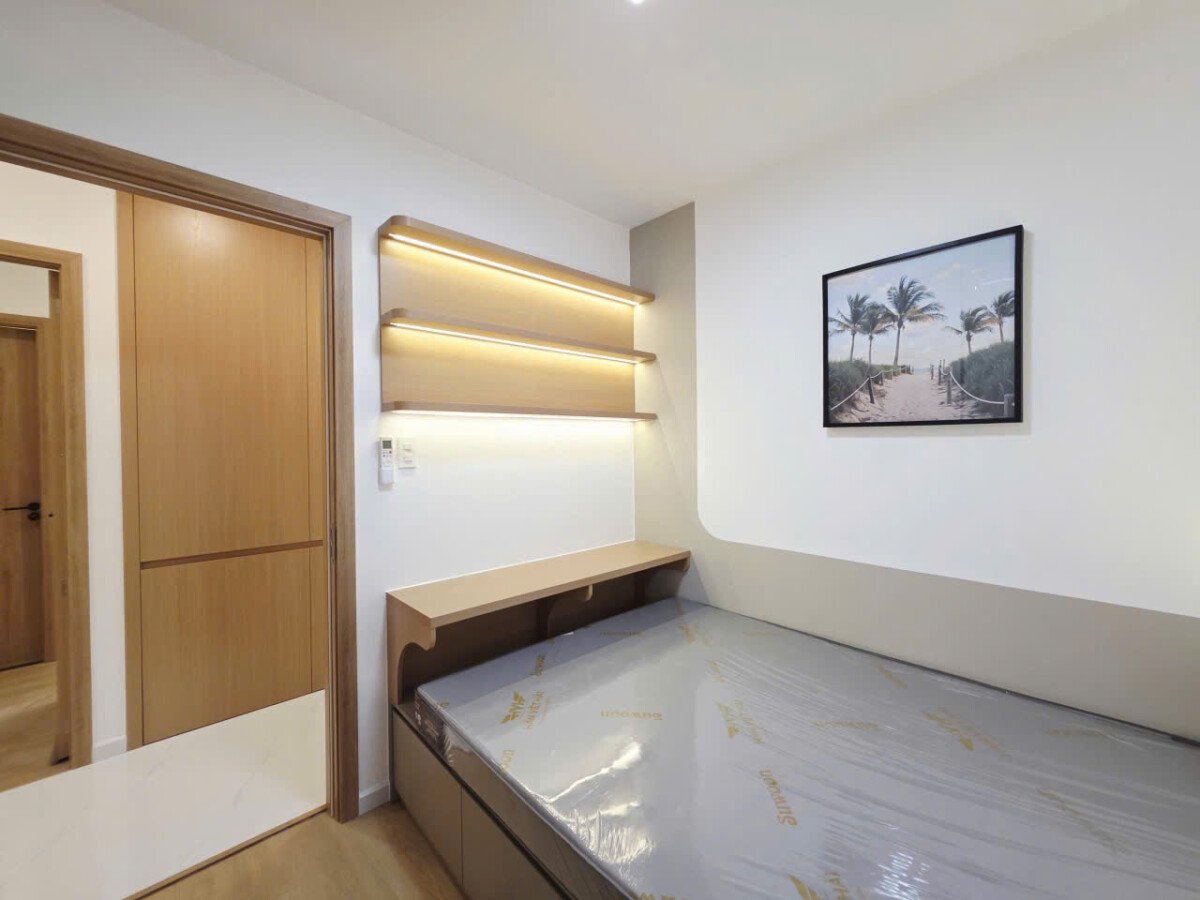 phong ngu day du tien nghi 1 - Bán căn hộ Sky Garden 3. DT 70m2 Nhà đẹp- Mới Decor- Nội thất mới 100%- 3 Phòng ngủ-2wc- Lầu cao- Giá 6.490 Tỷ