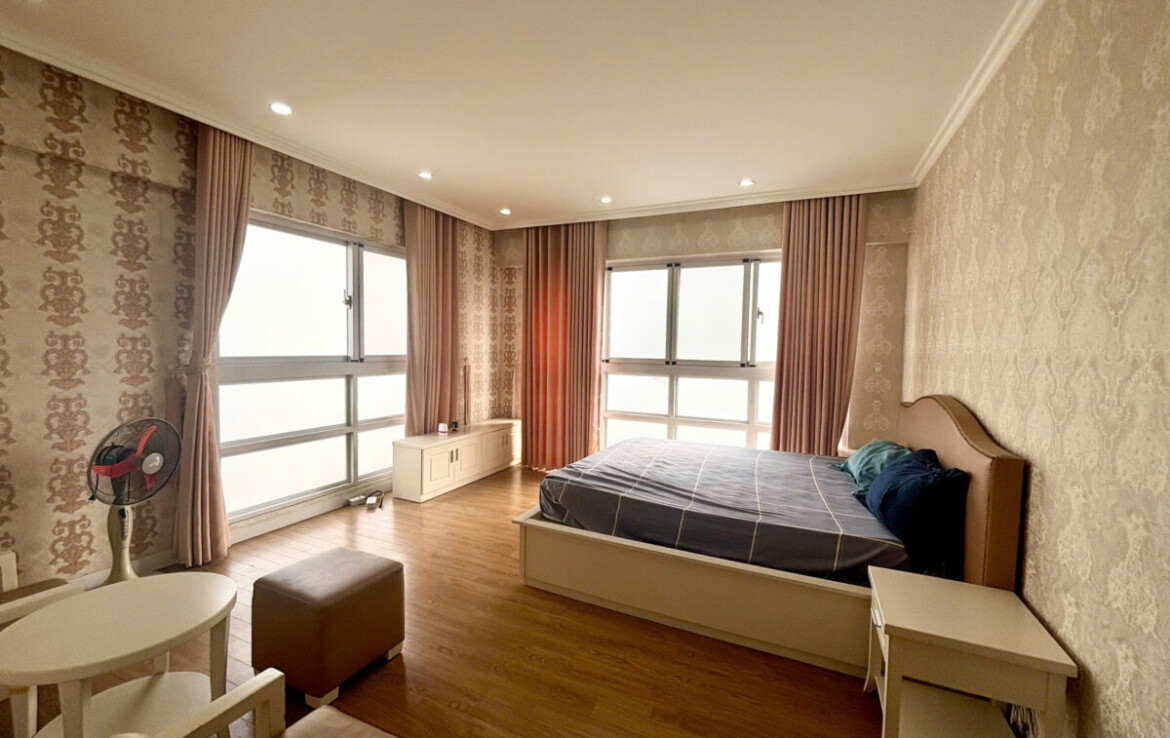 phong ngu happy valley can ban 1170x738 - Bán căn hộ Happy Valley. DT 135m2 Nhà đầy đủ nội thất- thiết kế 3 Phòng ngủ-2wc- Nhà trống vào ngay. Giá 13.2 Tỷ