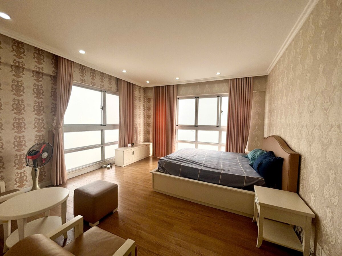 phong ngu happy valley can ban - Bán căn hộ Happy Valley. DT 135m2 Nhà đầy đủ nội thất- thiết kế 3 Phòng ngủ-2wc- Nhà trống vào ngay. Giá 13.2 Tỷ