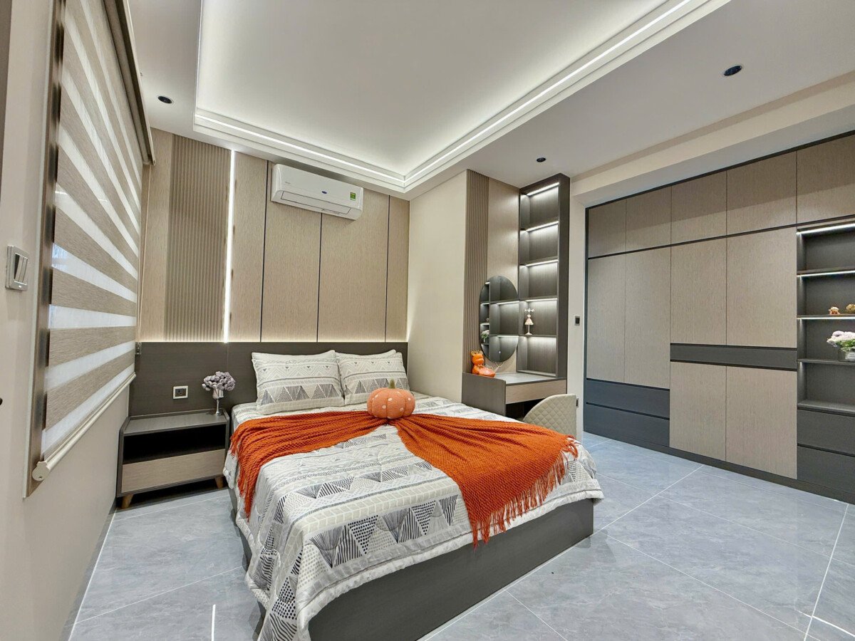 phong ngu lon can ho dep sky garden 3 8 - Bán căn hộ đẹp tại Sky Garden 3. DT 56m2 Nhà mới 100% Thiết kế 2 Phòng ngủ-1wc View quận 1 rất đẹp- Giá 5.380 Tỷ