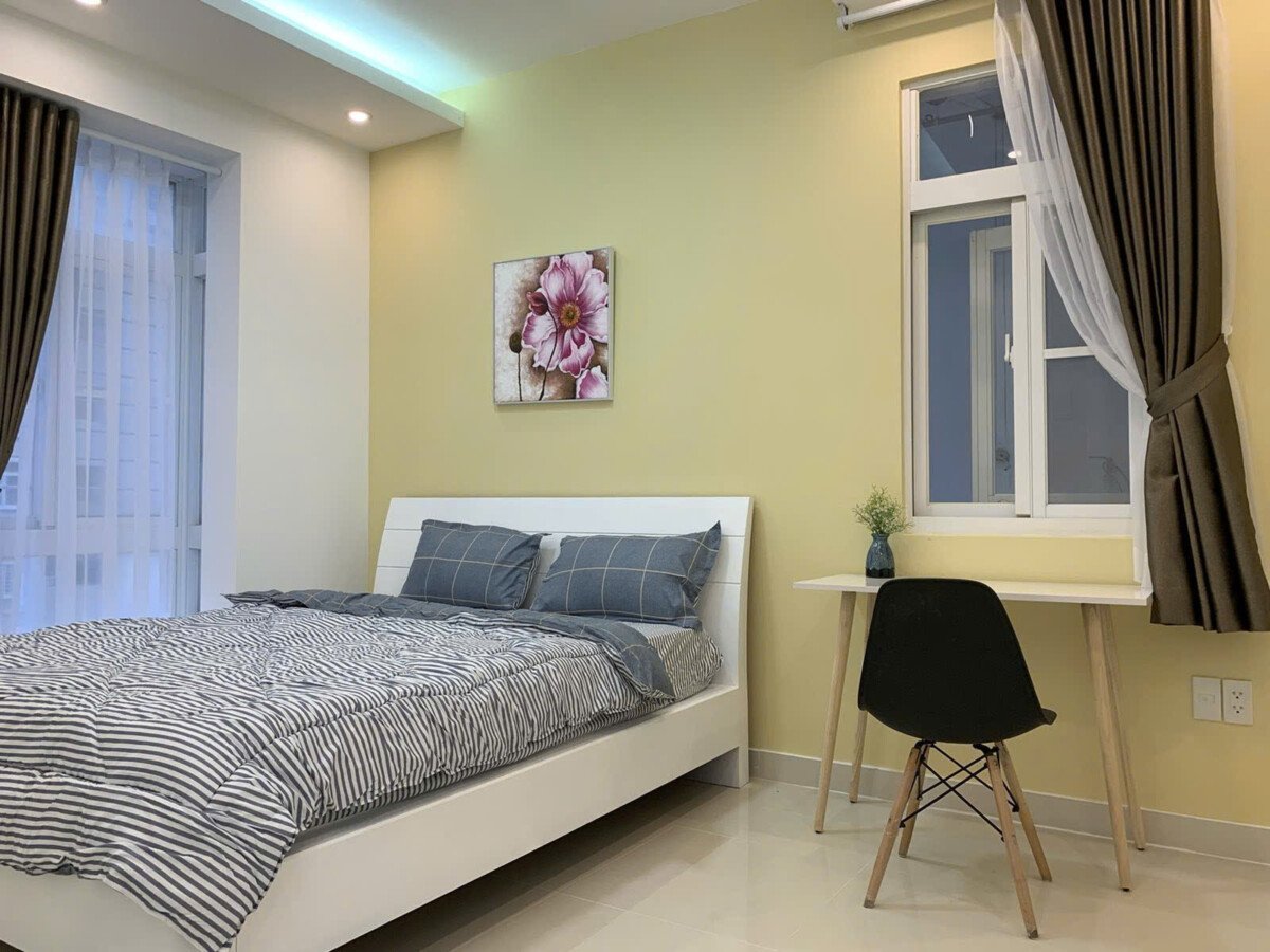 phong ngu rong can ho ban 1 - Còn Duy Nhất Căn Hộ 56m2 Sky 3 Giá 4.450 Tỷ. Nhà đẹp- 1 phòng ngủ-1wc- Đang cho thuê 11.5 Triệu/Tháng