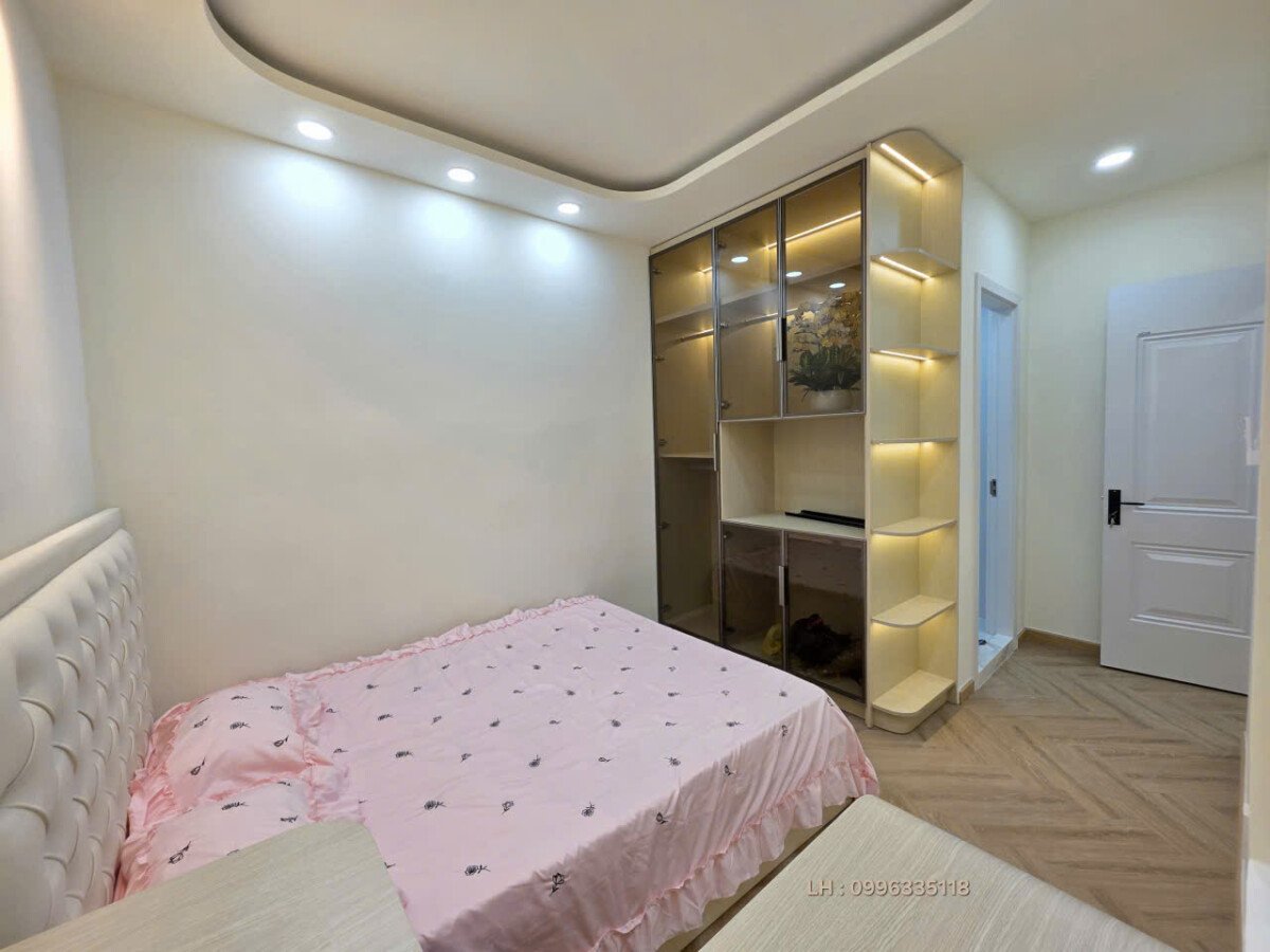 phong ngu rong rai - Bán căn góc tại Sky Garden 3. DT 72m2 Nhà đẹp-mới 100%- Thiết kế 3 Phòng ngủ-2wc- Nội thất như hình- Giá 6.590 Tỷ