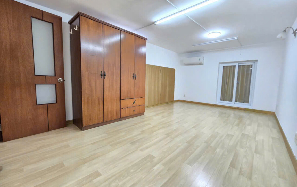 phong ngu thoang 1 1170x738 - Bán nhanh căn hộ Duplex Sky Garden 1. DT 140m2 Thiết kế 4 Phòng ngủ-3wc- Nhà hiện trạng như hình- Giá 7.8 Tỷ