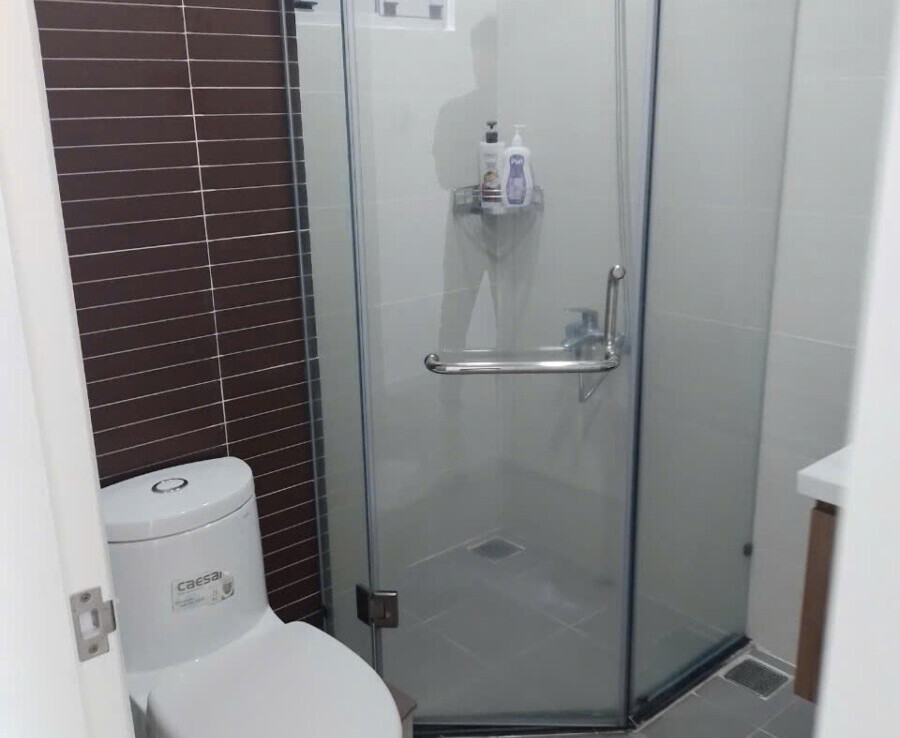 phong tam buong tam dung scenic valley 900x738 - Cho thuê căn hộ Scenic Valley 1. DT 71m2 lầu cao- view thoáng- thiết kế 2 phòng ngu-2wc- Giá thuê 19 Triệu/Tháng