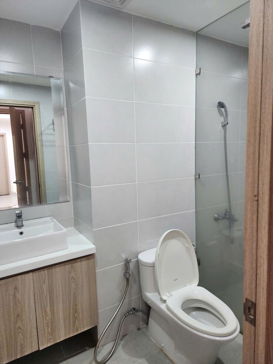 phong tam can ho cho thue 1 - Cho thuê nhanh căn hộ Hưng Phúc Happy Residences. DT 78m2 Thiết kế 2 Phòng-2wc- View biệt thự- Giá 18 Triệu/Tháng