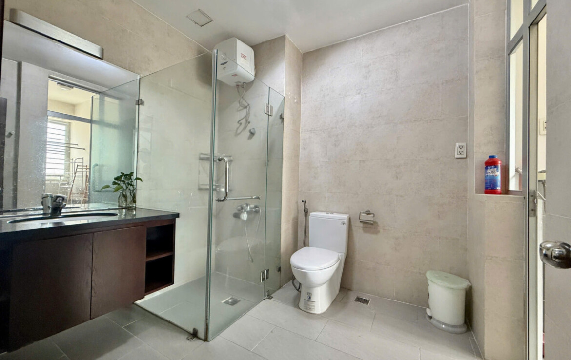 phong tam dau du tien ich 1170x738 - Bán căn góc Sky Garden 1. DT 91m2 Nhà đẹp- Thiết kế 3 Phòng ngủ-2wc- Nhà trống nhận nhà vào ngay. Giá 6.850 Tỷ