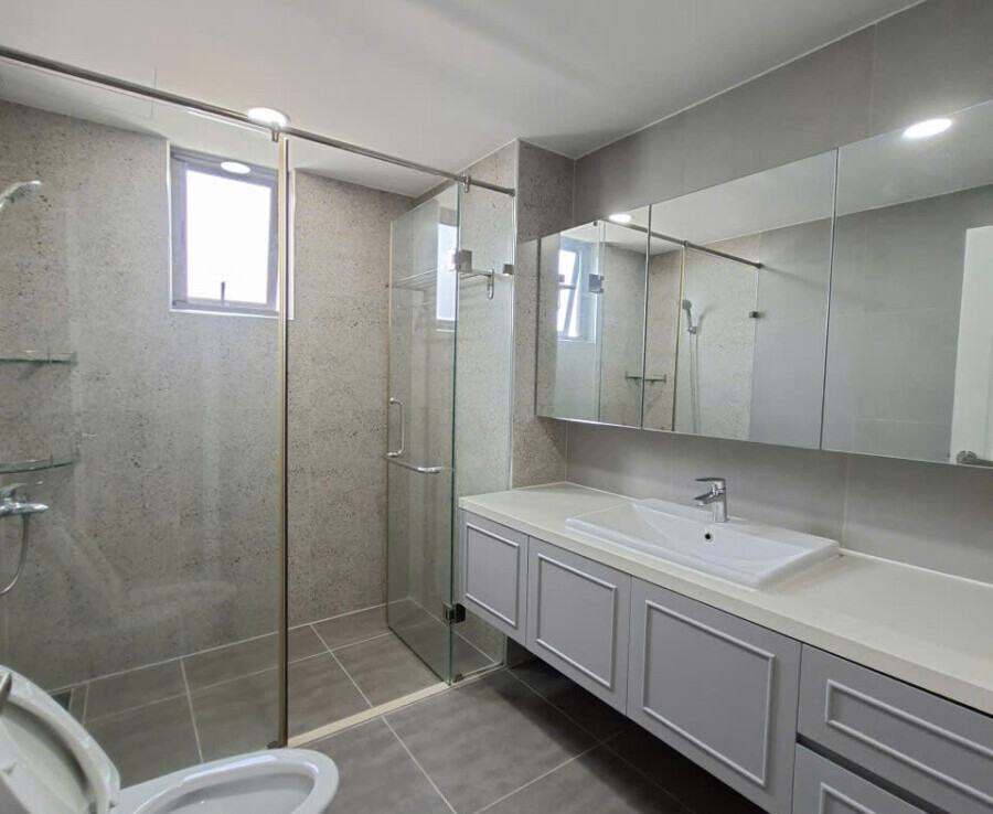 phong tam rong rai 900x738 - Cho thuê căn hộ Saigon South Residence. DT 104m2 Nội thất cao cấp- 3 phòng ngủ-2wc- View trực diện hồ bơi- Giá 26 Triệu/Tháng