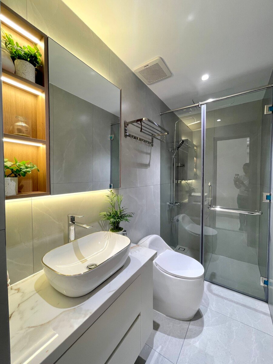 phong tam thiet bi cao cap - Cho thuê căn hộ Sky Garden 3. DT 71m2 Nhà đẹp- Nội thất cao cấp- 3 Phòng-2wc- Nội thất đầy đủ- Giá 25 Triệu/Tháng