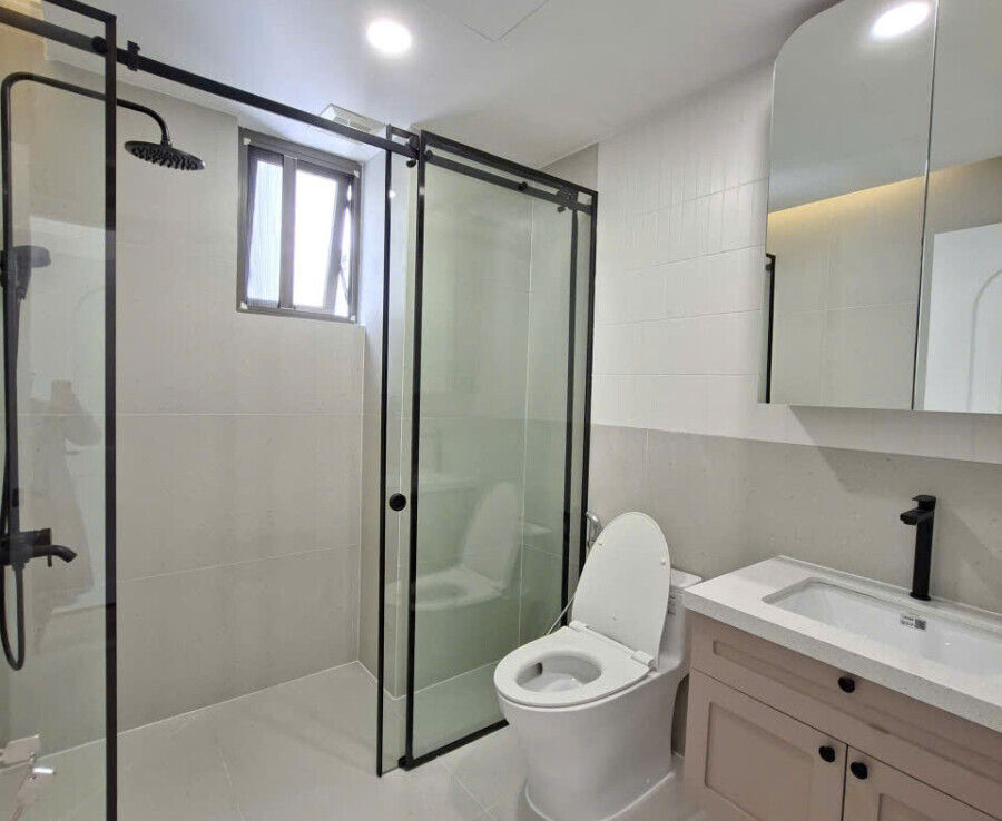 phong tam thu hai 900x738 - Bán trước tết căn hộ Saigon South Residences. DT 75m2 Nhà đẹp-Lầu cao- 2 phòng-2wc- Nội thất như hình- Giá 6.490 Tỷ