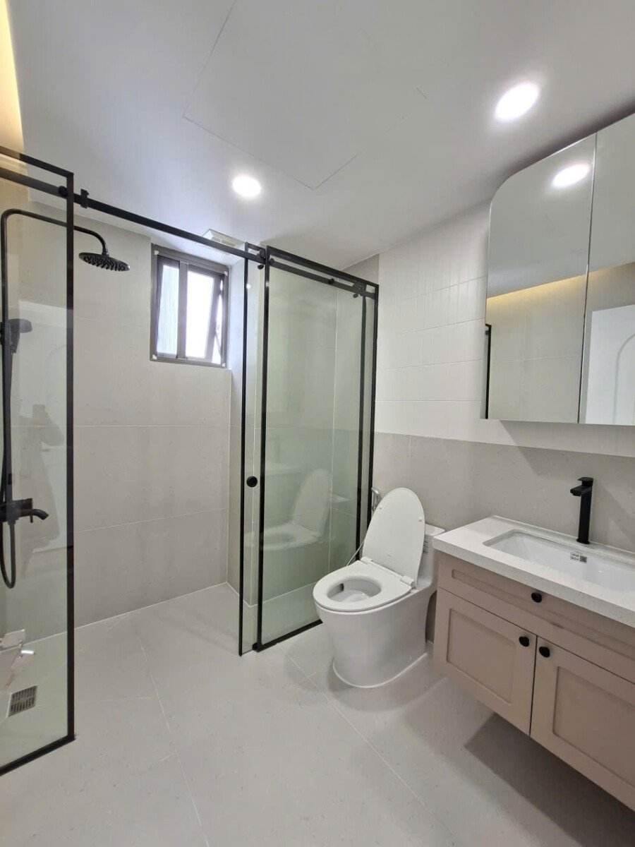 phong tam thu hai - Bán trước tết căn hộ Saigon South Residences. DT 75m2 Nhà đẹp-Lầu cao- 2 phòng-2wc- Nội thất như hình- Giá 6.490 Tỷ
