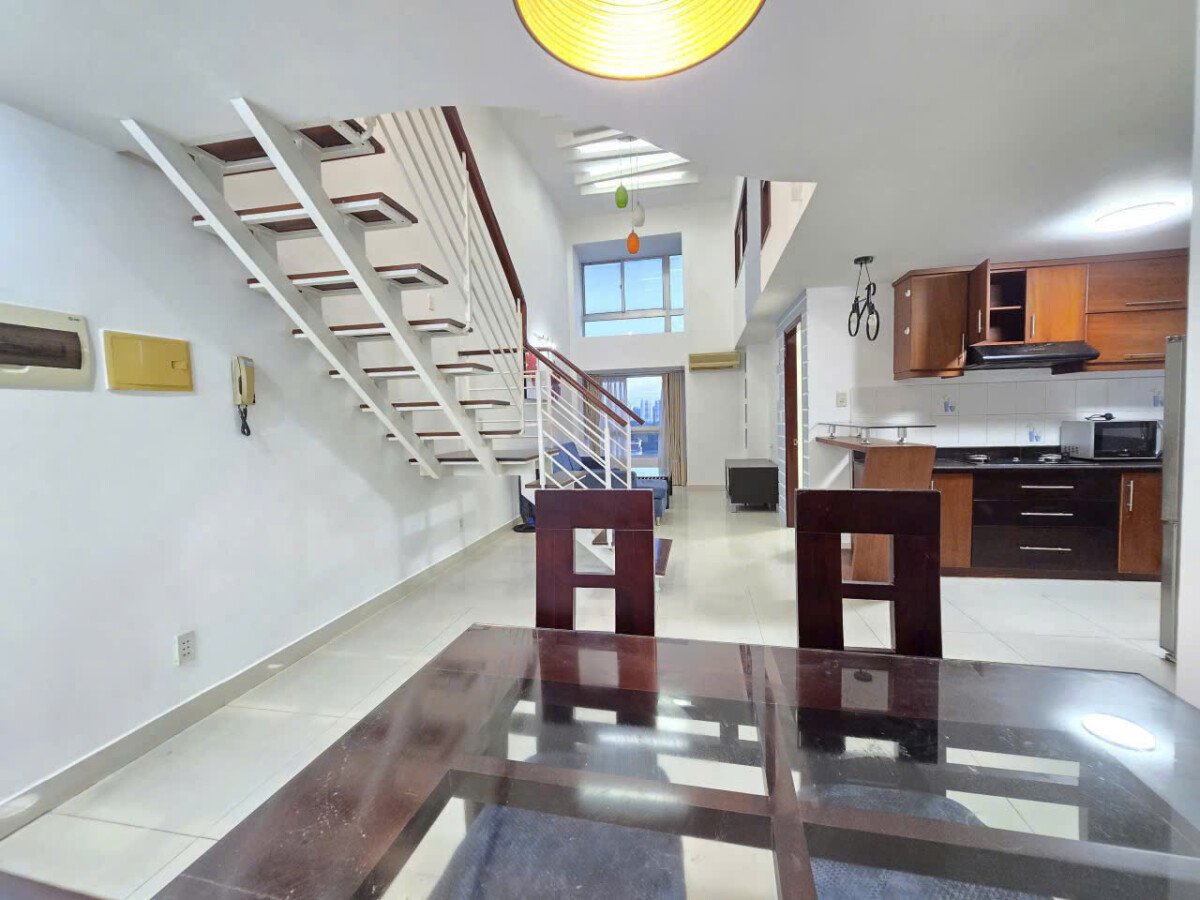 phpng khach cuc rong rai - Bán nhanh căn hộ Duplex Sky Garden 1. DT 140m2 Thiết kế 4 Phòng ngủ-3wc- Nhà hiện trạng như hình- Giá 7.8 Tỷ