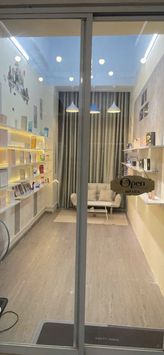 shop sky garden 3 gia re cho thue - Cho thuê shop house tại Garden 3. DT 15m2 Đã Decor sẵn. Vị trí đẹp phù hợp làm văn phòng, nail.. Giá rẻ 10 Triệu/Tháng
