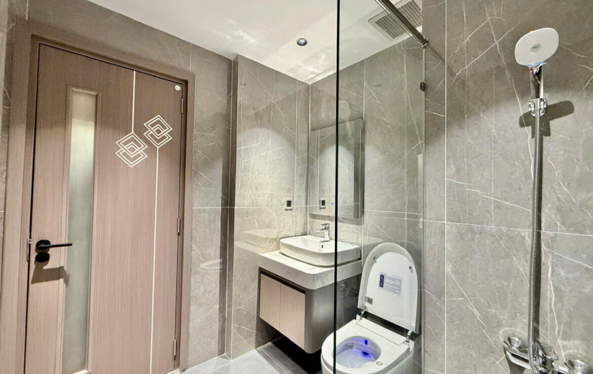 toilet can ho ban 1170x738 - Bán căn hộ đẹp tại Sky Garden 3. DT 56m2 Nhà mới 100% Thiết kế 2 Phòng ngủ-1wc View quận 1 rất đẹp- Giá 5.380 Tỷ