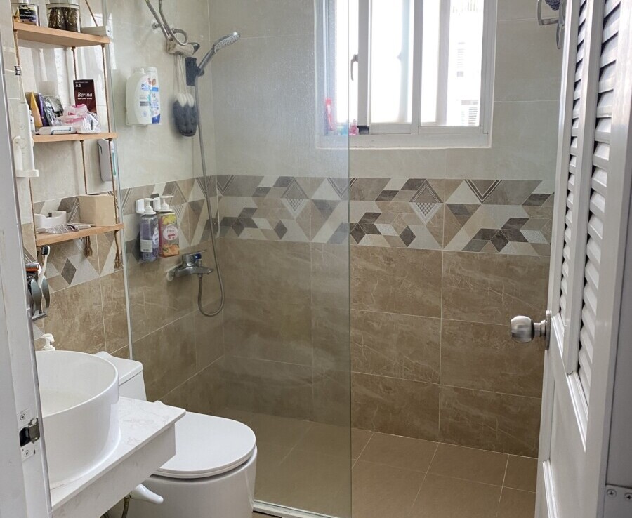 toilet can ho gia re 900x738 - Bán căn hộ giá tốt tại Sky Garden 3. Căn góc 72m2-Thiết kế 2 Phòng ngủ-2wc- Lầu cao- View bắc- Giá rẻ 5.790 Tỷ