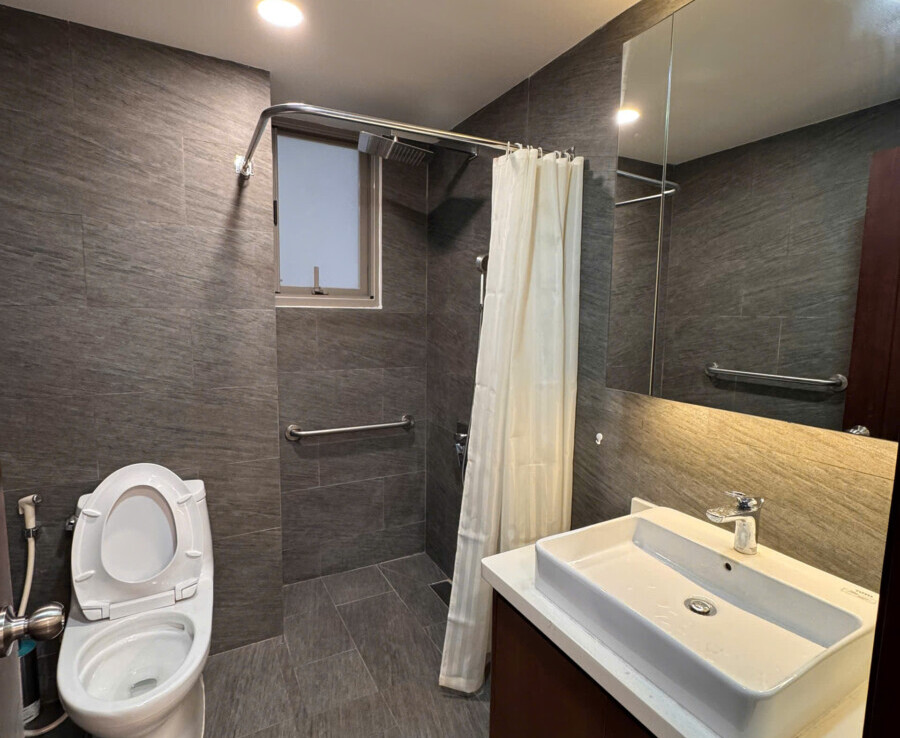 toilet day du thiet bi 900x738 - Giá mua bán căn hộ 2pn số 01 tòa B chung cư Hưng Phúc Happy Residence phường Tân Mỹ T1/2026