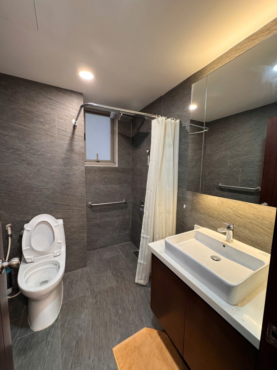 toilet day du thiet bi - Giá mua bán căn hộ 2pn số 01 tòa B chung cư Hưng Phúc Happy Residence phường Tân Mỹ T1/2026