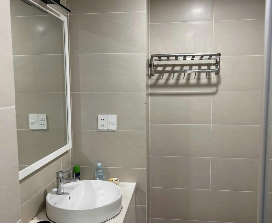 toilet phong master cho thue 900x738 - Cho thuê căn hộ Saigon South Residences. DT 95m2 Nhà đẹp- Nội thất cao cấp- 2 Phòng-2wc- Giá thuê 23 Triệu/Tháng