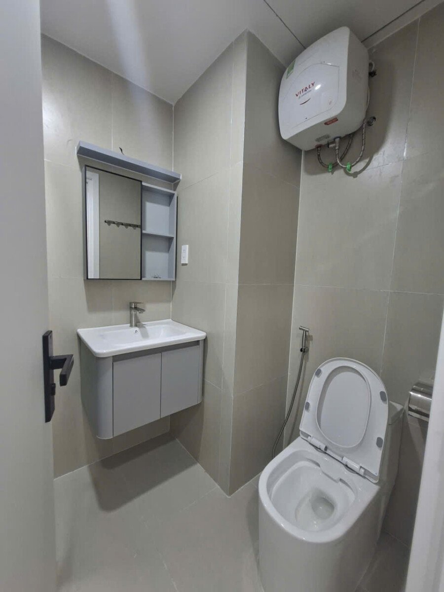 toilet phong master - Cho thuê căn hộ đẹp tại Sky Garden 3. DT 68m2 Nội thất mới- view nam- 2 phòng-2wc- Giá thuê 18 Triệu/Tháng