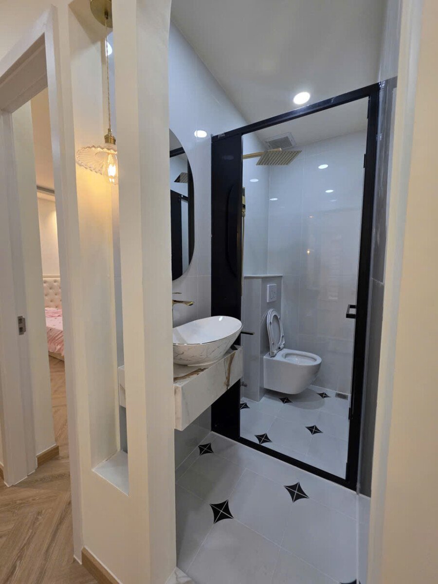 toilet phong ngu mater - Bán căn góc tại Sky Garden 3. DT 72m2 Nhà đẹp-mới 100%- Thiết kế 3 Phòng ngủ-2wc- Nội thất như hình- Giá 6.590 Tỷ