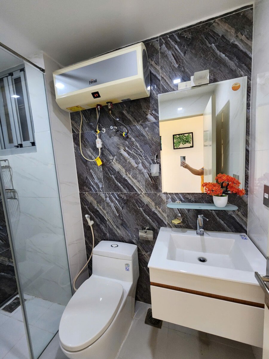 toilet rong cn ho ban - Bán căn hộ Scenic Valley 1. DT 71m2 Nhà đẹp- Nội thất như hình- 2 Phòng-2wc- Đang trống vào ở ngay- Giá 7.2 Tỷ