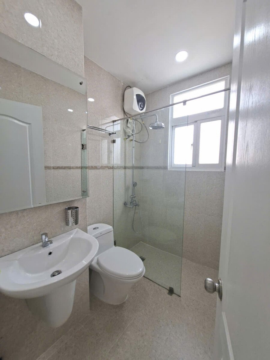 toilet sach se - Cho thuê căn hộ Sky Garden 3. DT 72m2 Thiết kế 3 Phòng ngủ-2wc- Lầu cao- Nội thất đầy đủ- Giá 19 Triệu/Tháng