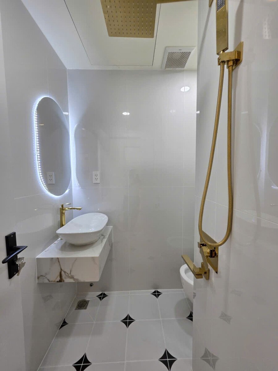 toilet sieu thoang - Bán căn góc tại Sky Garden 3. DT 72m2 Nhà đẹp-mới 100%- Thiết kế 3 Phòng ngủ-2wc- Nội thất như hình- Giá 6.590 Tỷ