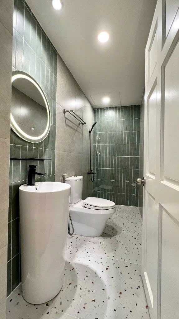 tollet can ho ban 2 2 - Bán căn góc, 71m2, chung cư Sky Garden 3, 03pn, giá 5.850 tỷ, nhà đang có hợp đồng thuê 19tr/tháng.