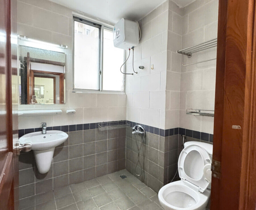 tollet can ho ban 2 900x738 - Cho thuê căn hộ 03pn, chung cư Sky Garden 1, giá 17tr/tháng, căn góc, thoáng, nội thất đầy đủ.