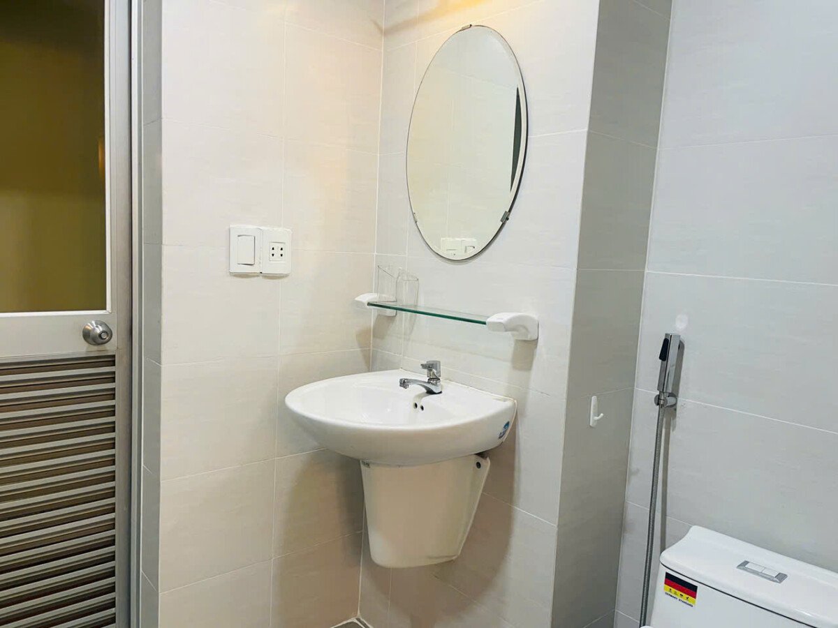 tollet can ho ban 4 - Còn sót lại căn 71m2, chung cư Sky Garden 2, giá 4.980 tỷ, nhà có hợp đồng thuê tháng 2/2027 trống.