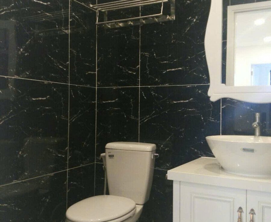 tollet can ho ban 900x738 - Bán căn góc chung cư Scenic Valley 1, 77m2, 02pn, giá 7.6 tỷ, nhà đang có hợp đồng thuê.